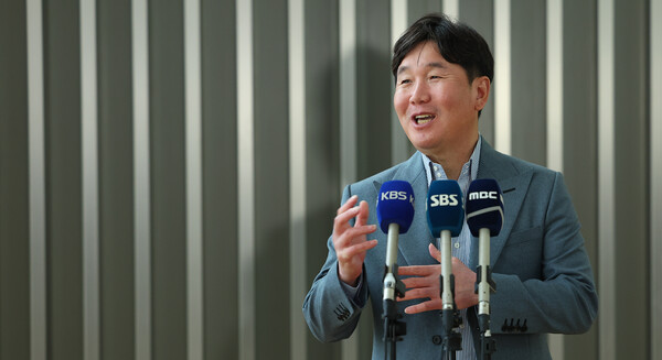 <b>WBC</b> 대표팀 <b>류지현 감독</b>, <b>전력분석</b> 위해 미국으로 출국