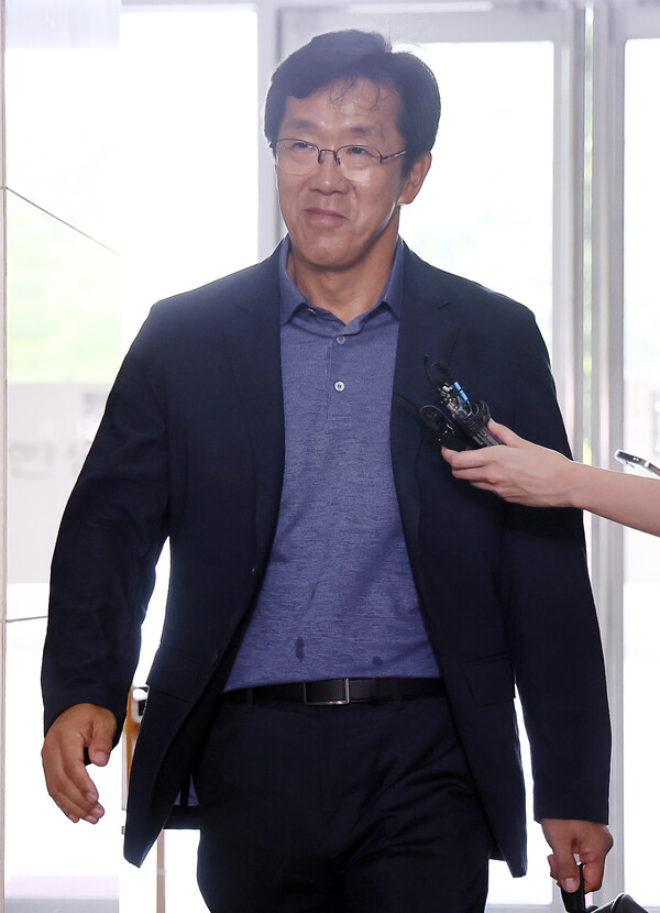 '수사 <b>외압 의혹</b>' <b>황유성</b> 전 방첩사령관 특검 출석