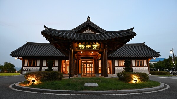 여수에 위치한 한옥호텔 오동재. 추석 연휴를 앞두고 전 객실 예약이 마감되는 등 큰 인기를 끌고 있다. 전남개발공사 제공.