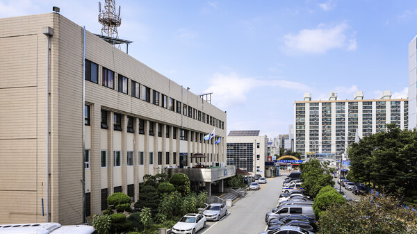 "광주 여고에 <b>폭탄 설치</b>" <b>협박 메일</b>…경찰 수색 중