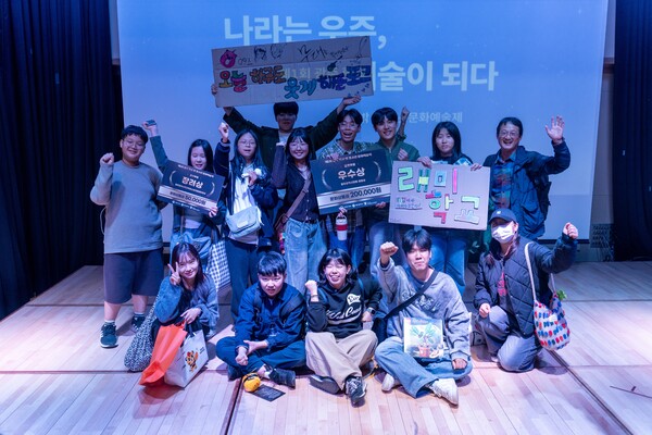 ±¤ÁÖ±¤¿ª½ÃÇб³¹Ûû¼Ò³âÁö¿ø¼¾ÅÍ´Â Áö³ 22ÀÏ ¿ÀÈÄ ±¤ÁÖ½Ãû¼Ò³â»îµðÀÚÀμ¾ÅÍ¿¡¼ Á¦1ȸ ±¤ÁÖ Çб³ ¹Û û¼Ò³â ¹®È¿¹¼úÁ¦ ¡®³ª¶ó´Â ¿ìÁÖ, ¿¹¼úÀÌ µÇ´Ù¡¯¸¦ °³ÃÖÇß´Ù. ±¤ÁÖ±¤¿ª½ÃÇб³¹Ûû¼Ò³âÁö¿ø¼¾ÅÍ Á¦°ø