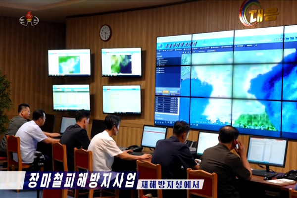 북한이 재해 대응 기능을 하는 기구로 '재해방지성'을 내각에 신설한 것으로 확인됐다. 지난 3일 북한 조선중앙TV의 장마철 피해 방지사업 보도에서 '재해방지성' 기구가 새롭게 식별됐다. 조선중앙TV화면 캡처