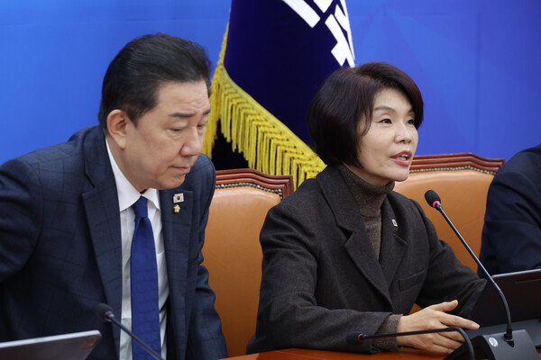 더불어민주당 한정애 정책위의장이 25일 서울 여의도 국회에서 열린 원내대책회의에서 발언하고 있다. 연합뉴스