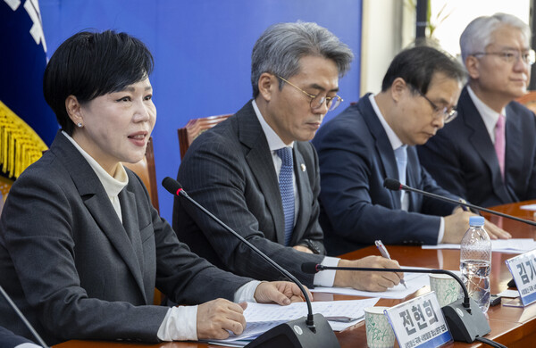 더불어민주당 사법불신 극복·사법행정 정상화 TF 전현희 위원장이 10일 국회에서 열린 TF 두 번째 전체 회의에서 발언하고 있다. 연합뉴스