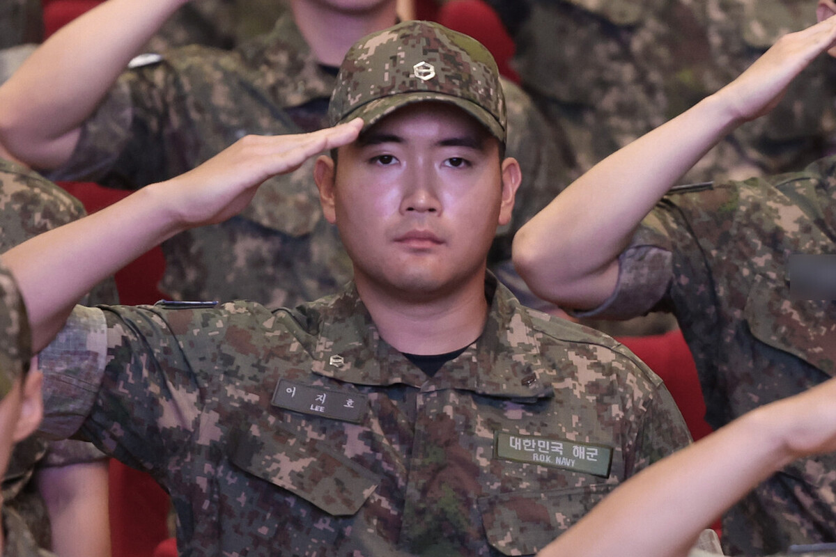 경례하는 이재용 회장 장남 이지호 씨. 연합뉴스