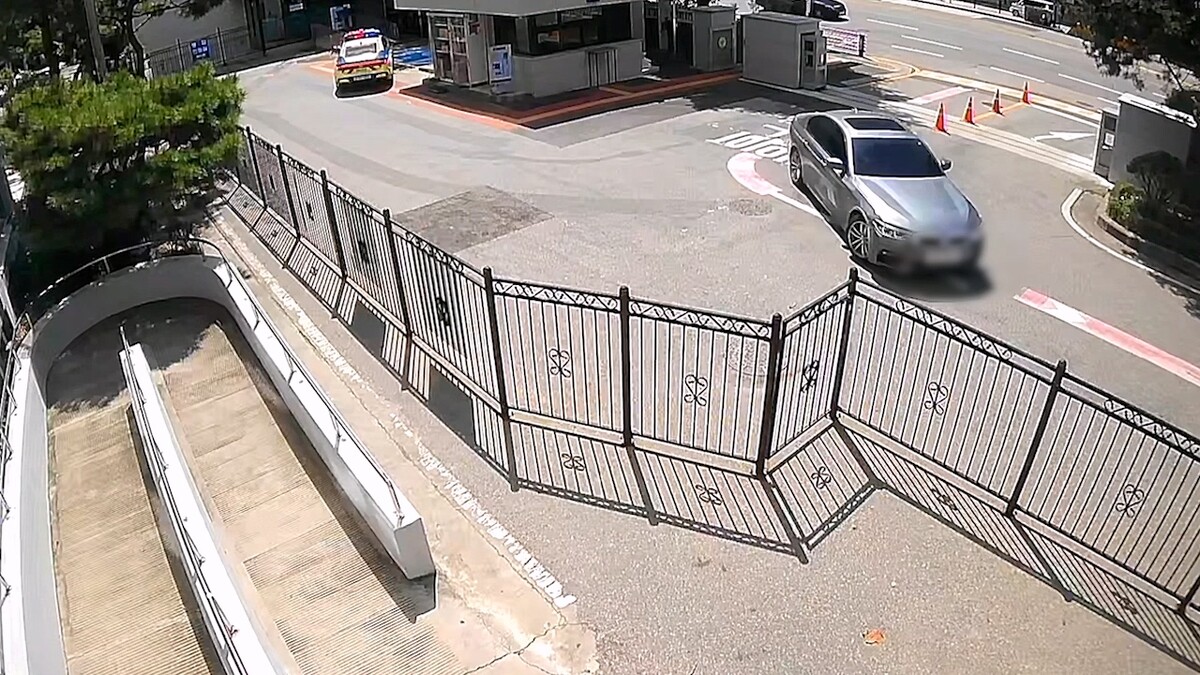 경찰서로 들어오는 음주차량. 일산동부경찰서 제공. 연합뉴스