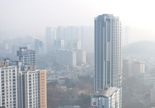 미세먼지로 뿌연 광주 도심. 연합뉴스