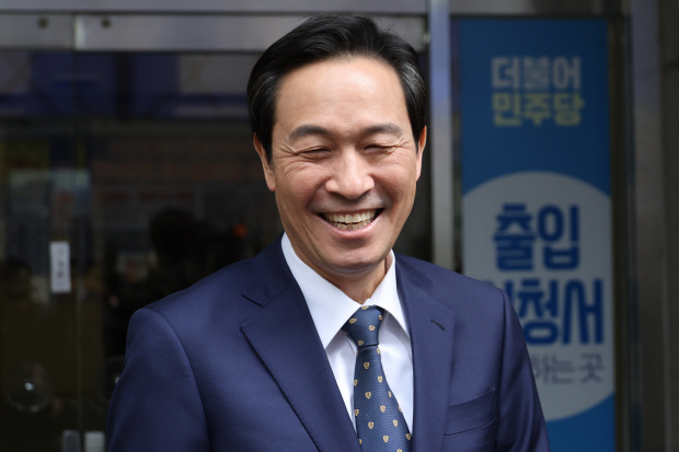 與, 강원지사 후보에 우상호 단수공천