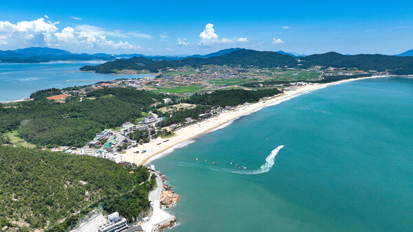 완도 신지 명사십리 해수욕장 전경. 완도군 제공