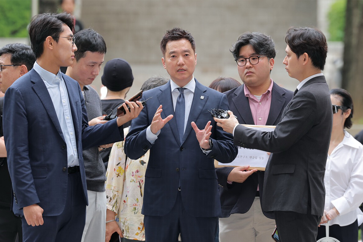 가세연 김세의 검찰 송치…배우 김수현 명예훼손 혐의 구속