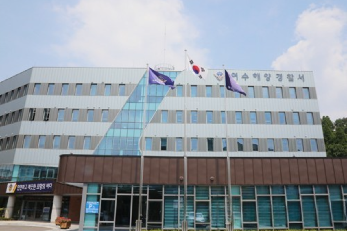 <b>여수 오동도</b> 해상 보트 <b>전복</b>…1명 심정지·1명 실종