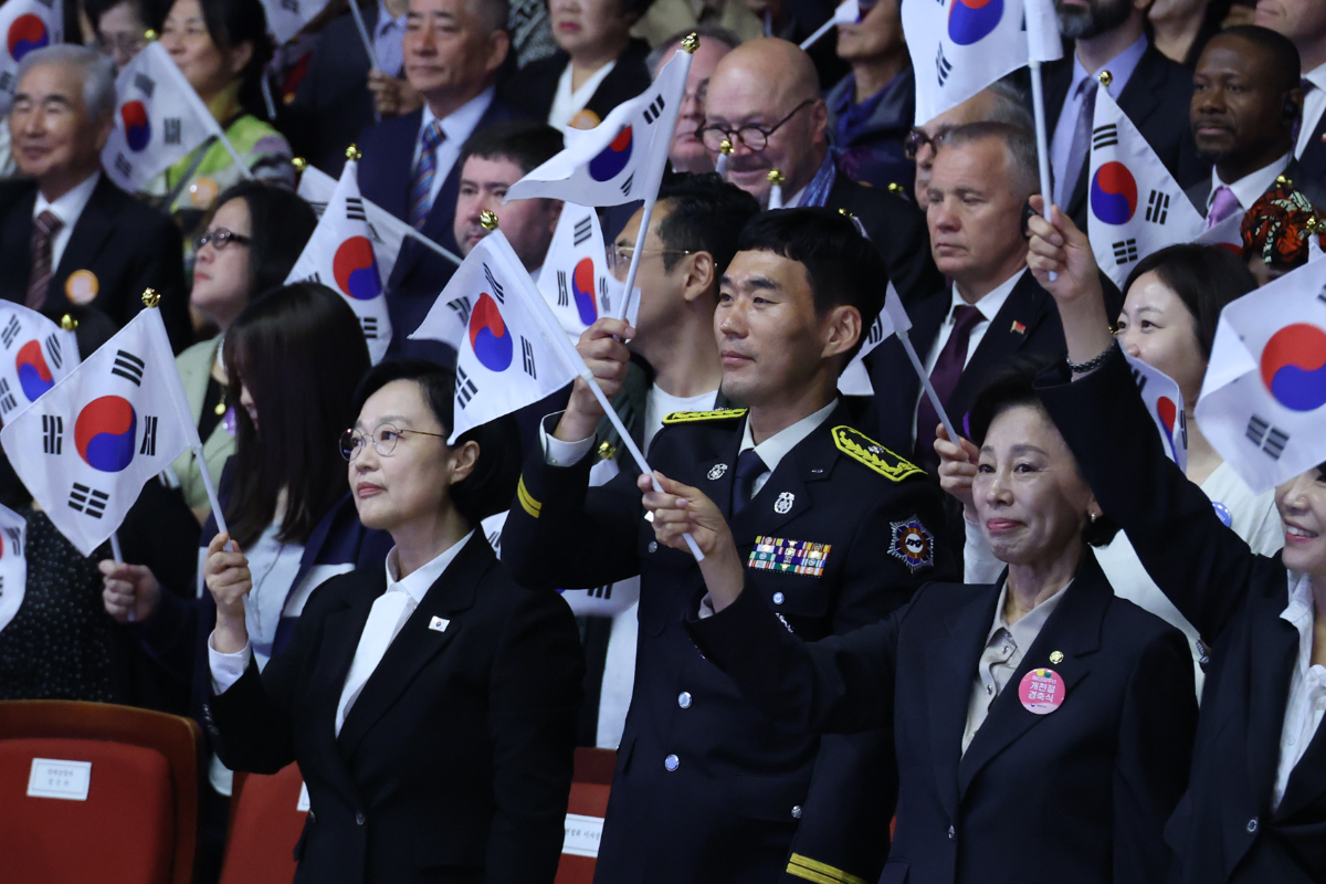 한덕수 총리, 개천절 경축식서 '홍익인간 정신'과 'AI 기본사회' 강조
