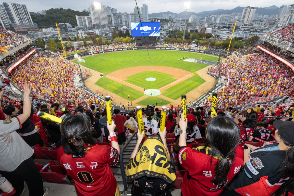 Samsung beats KIA 6-4 to take 2-1 playoff series lead